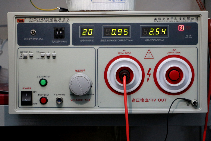 進(jìn)行電感量測試的環(huán)型變壓器